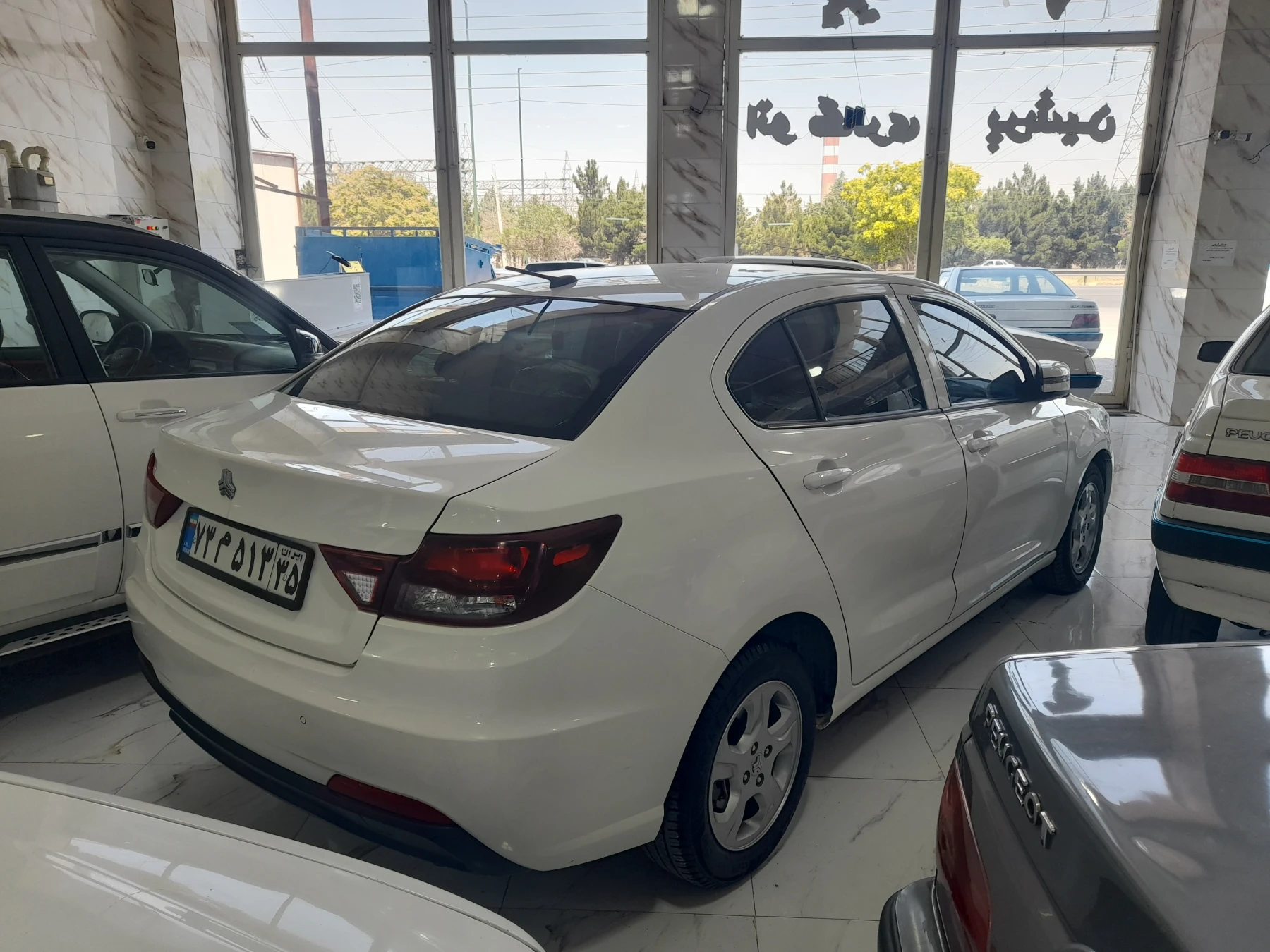شاهین جی - سمت چپ